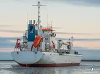 Nava refefer de vânzare